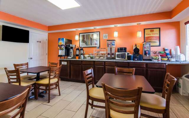 Econo Lodge Near Motor Speedway