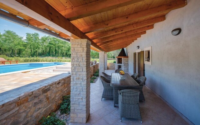 Beautiful Home in Katun With Wifi and 3 Bedrooms