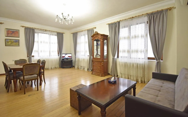 Byuzand7 new building in Republic Square