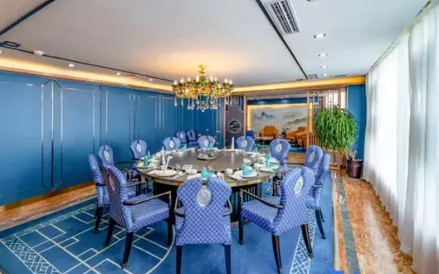 Yichuan Shengyuan Business Hotel