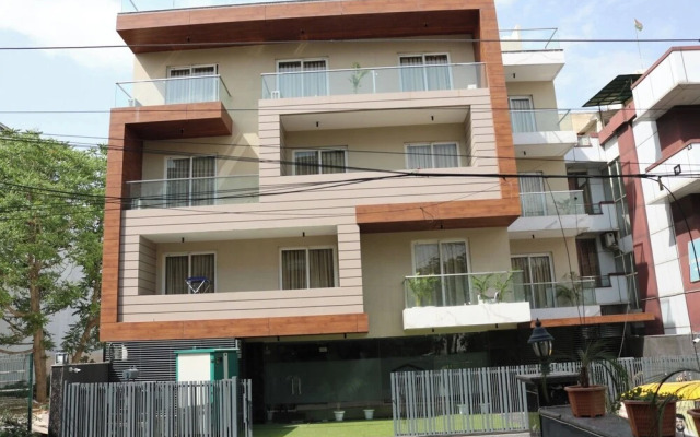 Infinity Stays - Hotel Near Medanta