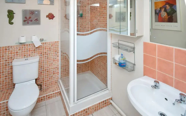 Large 3 Bed Sleep 6 Central MK