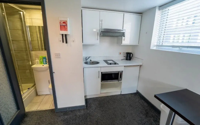 Spacious Comfortable Studio Near the University