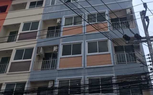Tonggrila Patong Hostel - Adults Only