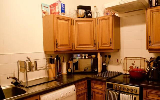 Traditional 2 Bedroom Apartment In Edinburgh
