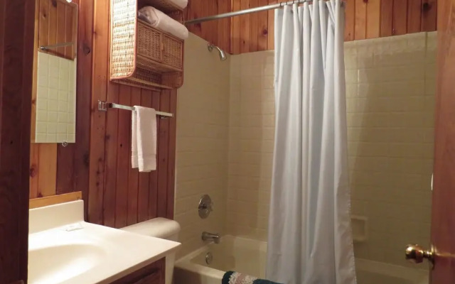 Eagle Nest Cabins & Marina