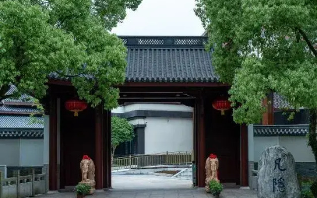 Xinchang Big Buddha Temple Fanyin Hotel