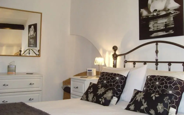 Ellie's Guest House