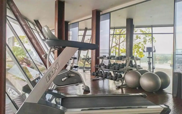 Cozy And Warm Studio Room At Uttara The Icon Apartment