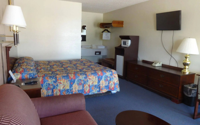 National 9 Inn Garden City