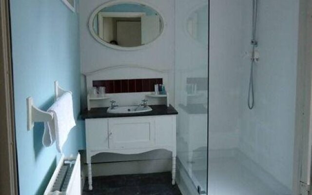 Alfred's Lodge - B&B