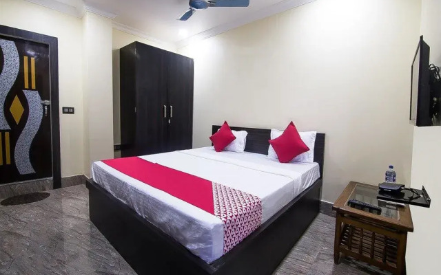 OYO 14648 Queens Casa