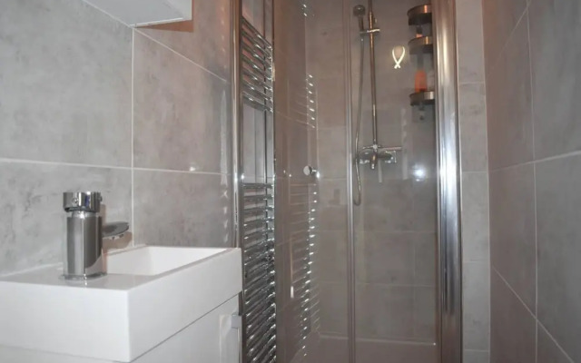 Contemporary 2 Bedroom Flat in Brighton