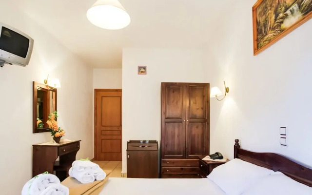 Simplistic Holiday Home in Stournareika With Terrace