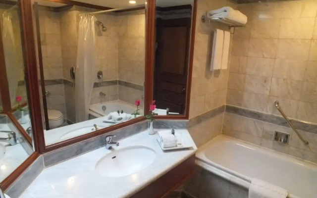 Topland Hotel & Convention Centre