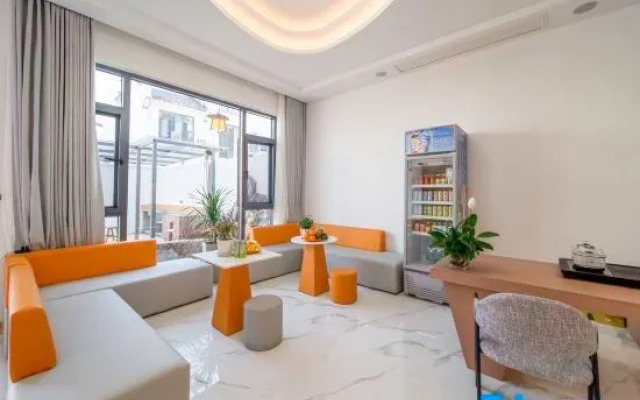 Yuepeng Joy House Inn  (Wuyuan high-speed railway station)