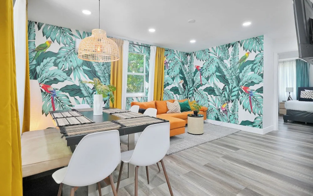 Jungle Getaway Wynwood Massage shower BBQ Patio
