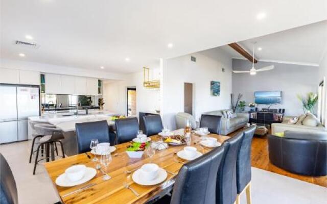 Away @ Nelson Bay, 29 Wollomi Avenue