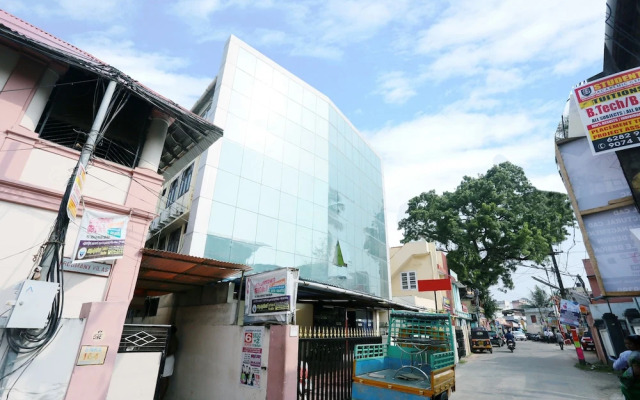 Gamas Centre by OYO Rooms