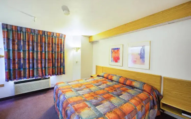 Motel 6 Markle