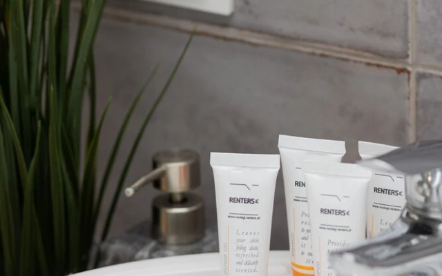 Warsaw Sokołowska Apartment by Renters