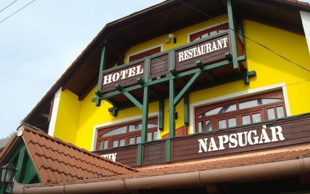 Hotel Napsugár és Gulyás Kunyhó Étterem