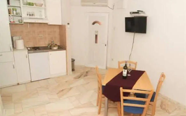 Studio Apartments Emotha