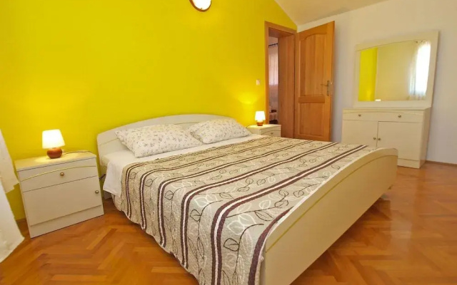Apartment 707