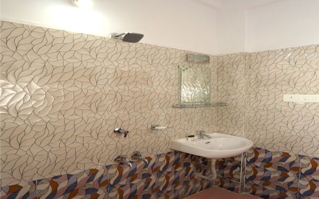 OYO 9620 Hotel Emza Residency
