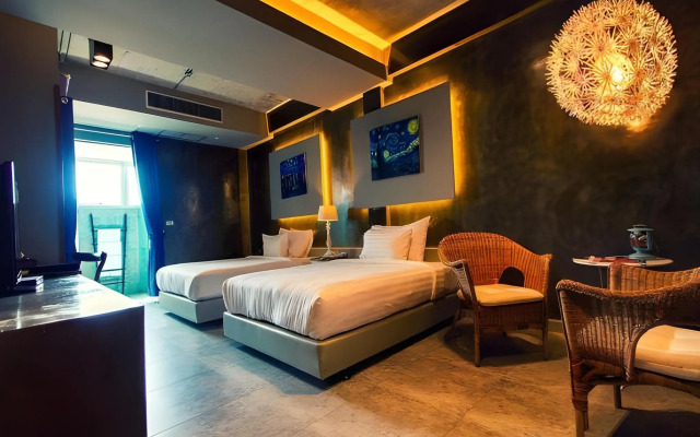 Kroque Boutique & Bistro