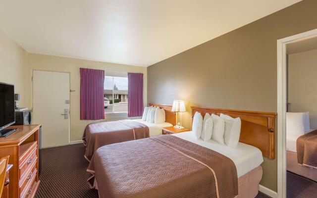 Travelodge by Wyndham Santa Rosa Wine Country