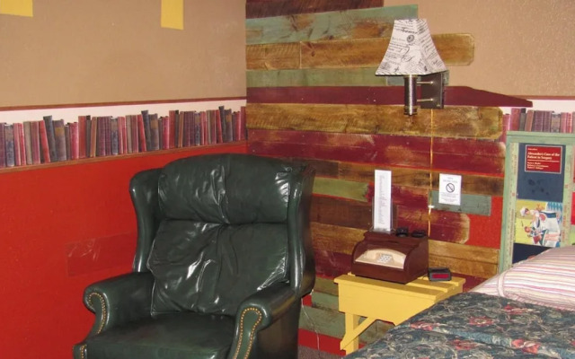 Earth Inn Motel