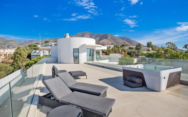 Villa Nirvana in Fuengirola
