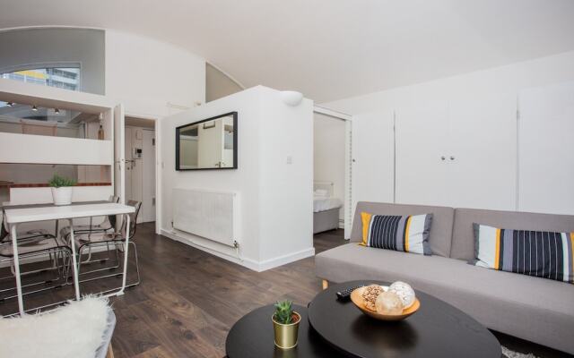 Central 2 Bed Apartment Near the Barbican