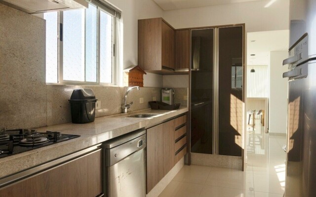 Amplo Apartamento Um Por Andar