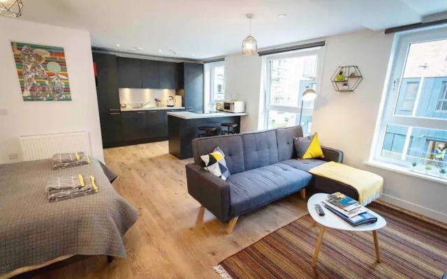 Studio flat with free Parking