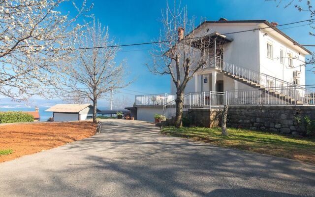 Apartment Lucia & Holiday Home Nino