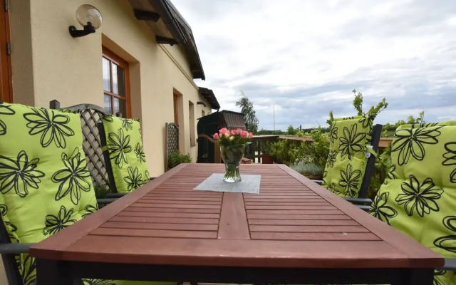 Ethereal Apartment in Stove With Garden