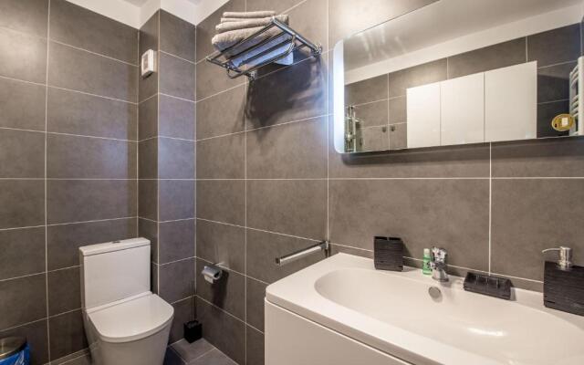 3 Room Luxury Residence Militari M2+3