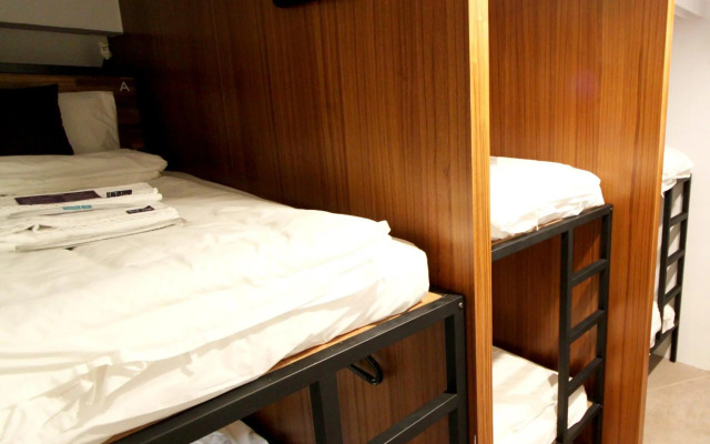 Daan Park Hotel - Hostel