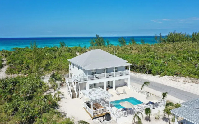 Palms Paradise: Romantic Beach House