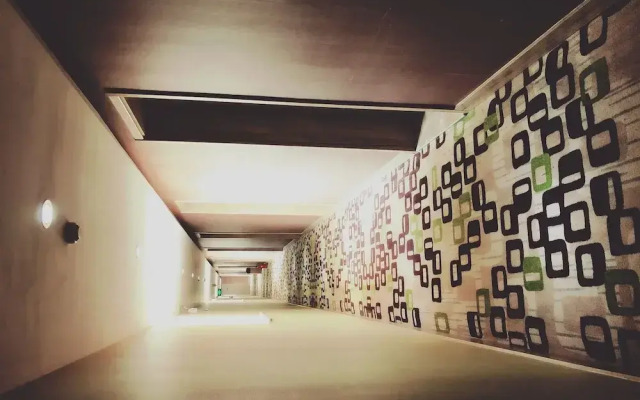 Runjia Qinshang Hotel (Xi'an Air Force Engineering University Changlepo Metro Station)