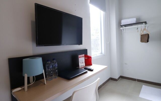 RedDoorz Plus Syariah near Mall Pondok Indah