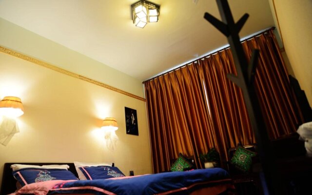 F.L.Y Pottery&Astronomy Hostel