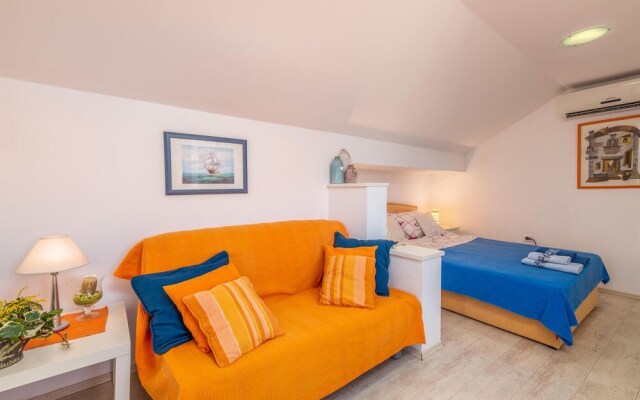 Beautiful Apartment in Vantacici With Wifi