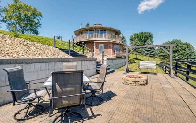 4 Mi to German Village: Studio w/ Hot Tub!