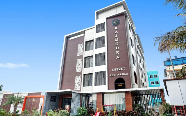 Super Oyo Townhouse Oak Hotel Rajmudra
