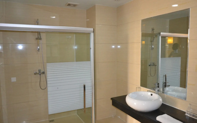 Kololo Courts Hotel & Restaurant