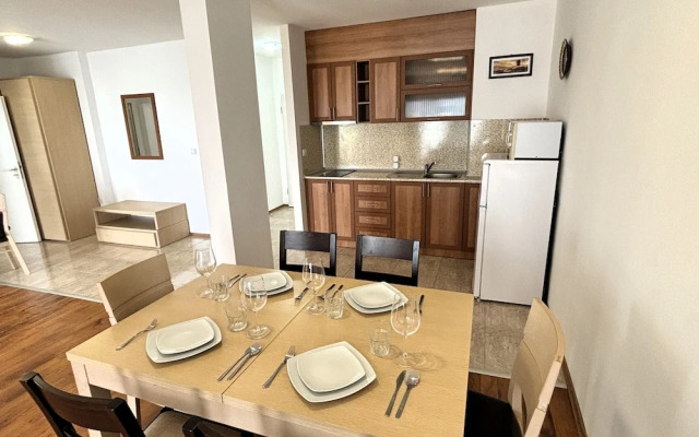 Menada Ravda Apartments
