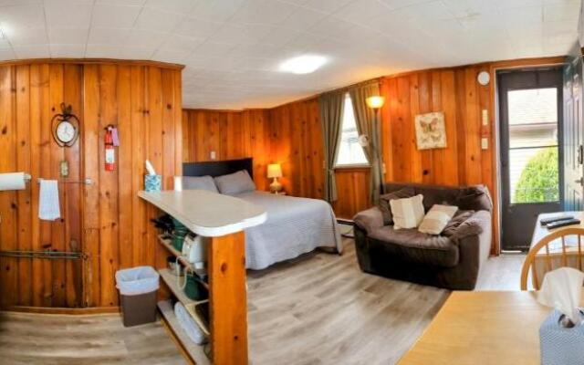 Riverside Motel